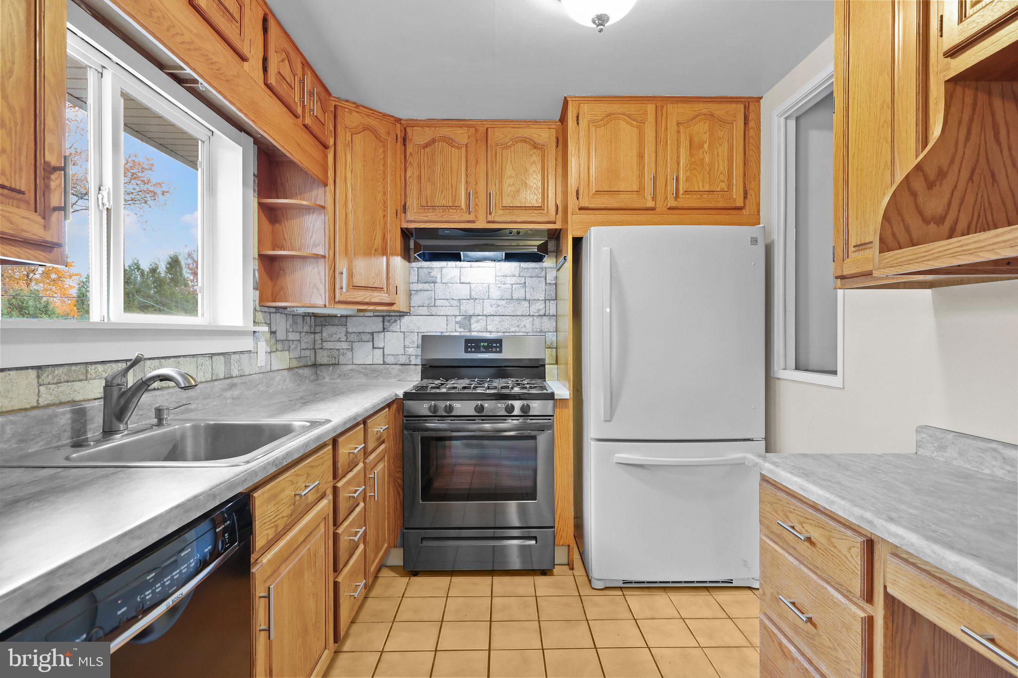 25 St Dunstans Road Hatboro, PA 19040 - Photo 11 of 37