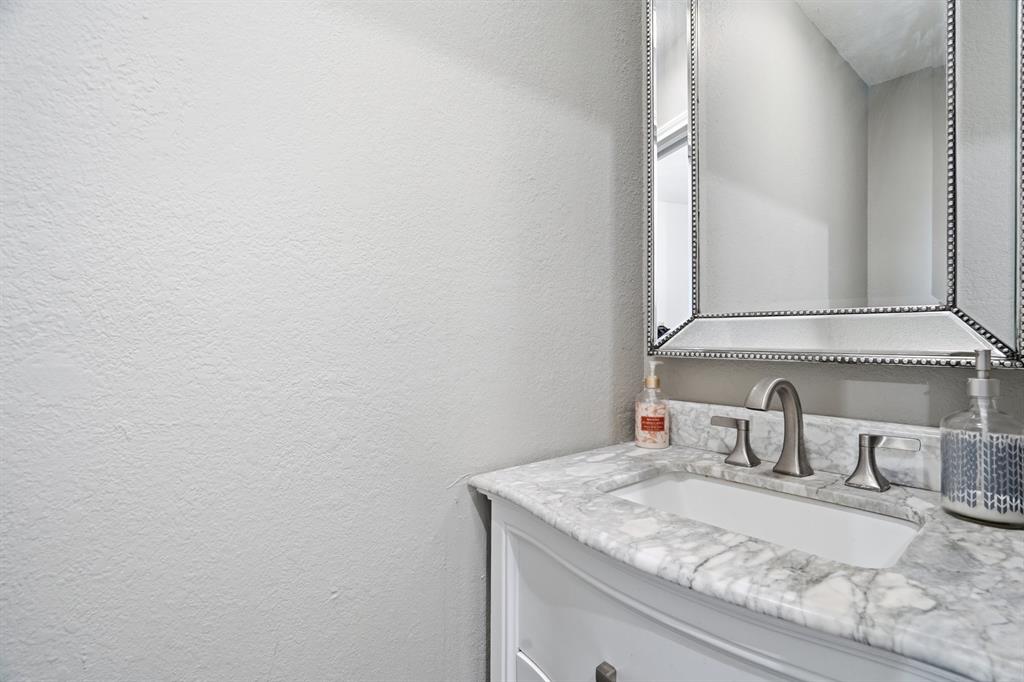 333 Meadow Crest Road Fort Worth, TX 76108 - Photo 15 of 32