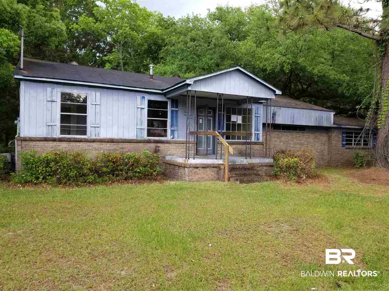 303 Iroquois Street Mobile, AL 36611 - Photo 1 of 6