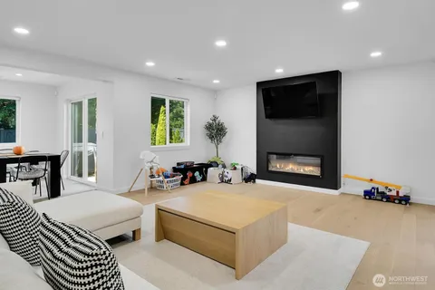 $899,900 | 131 Glennwood Place Northeast, Renton, WA 98056