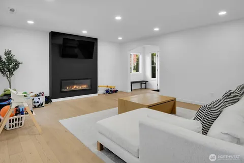 $899,900 | 131 Glennwood Place Northeast, Renton, WA 98056