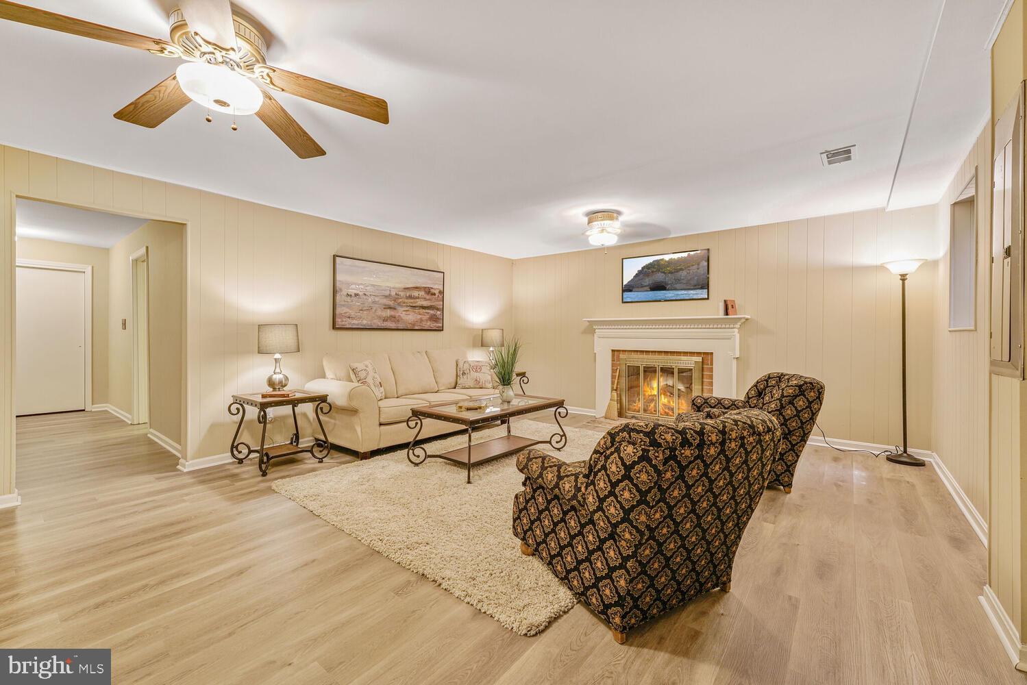 5932 Queenston Street Springfield, VA 22152 - Photo 27 of 47 a living room with furniture