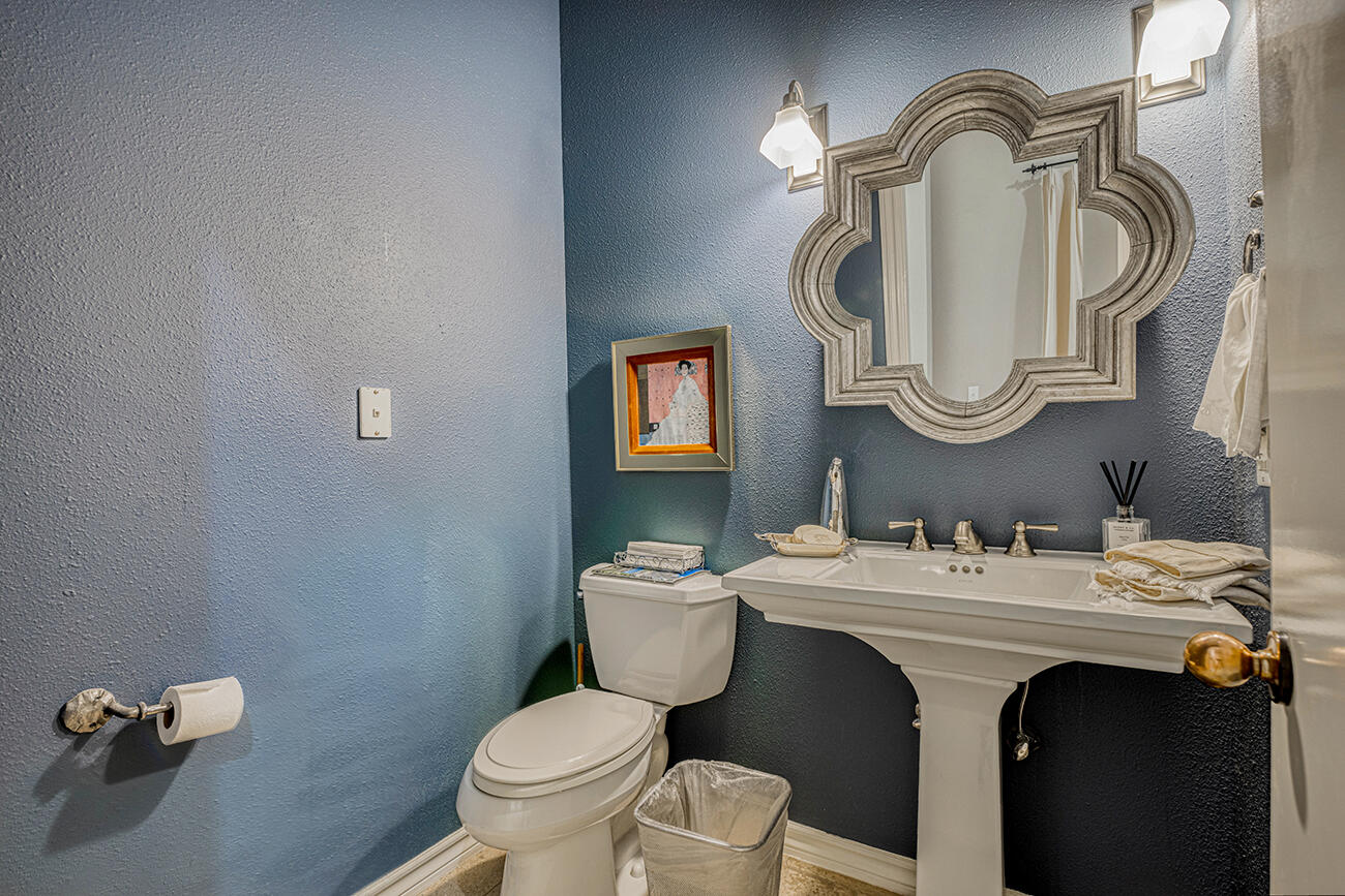 656 Cox Road El Paso, TX 79932 - Photo 12 of 74 powder room