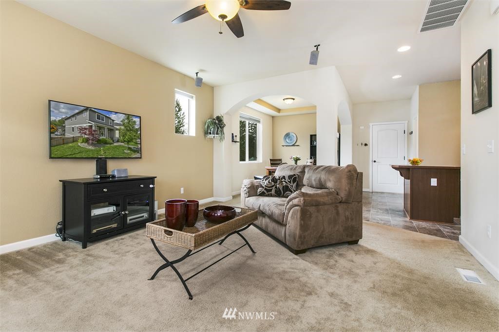 311 Graham Avenue Northeast Renton, WA 98059 - Photo 3 of 17