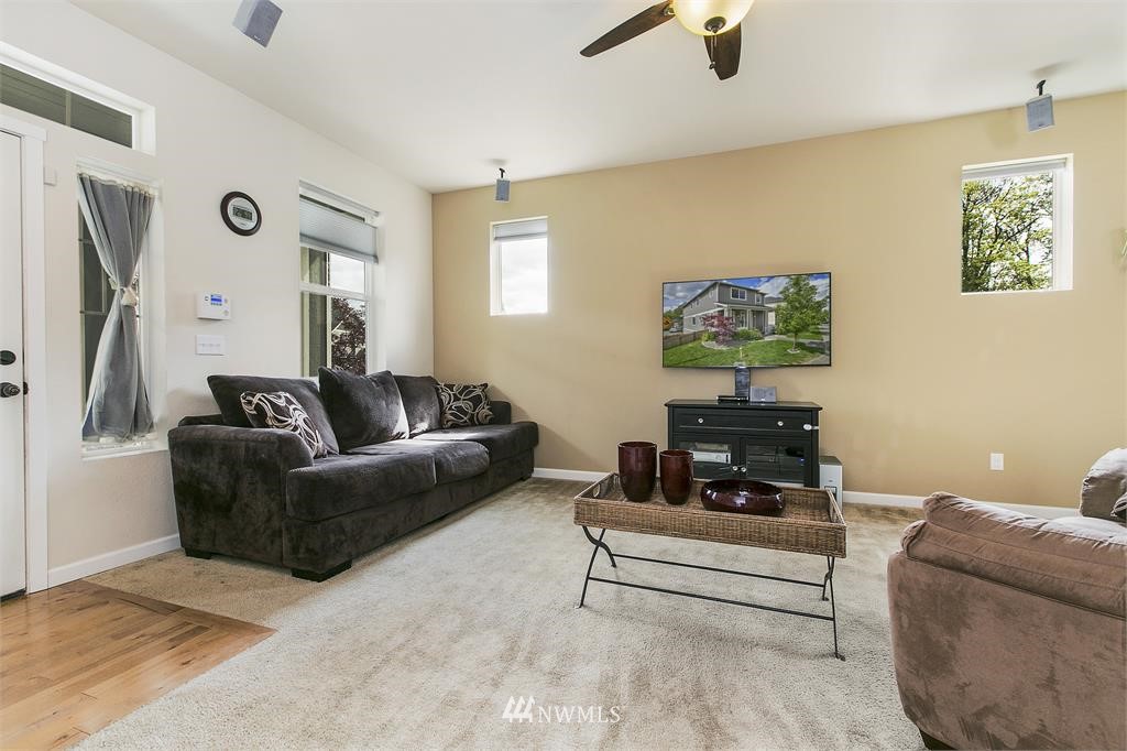 311 Graham Avenue Northeast Renton, WA 98059 - Photo 4 of 17