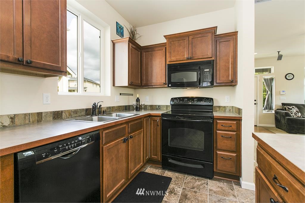 311 Graham Avenue Northeast Renton, WA 98059 - Photo 7 of 17