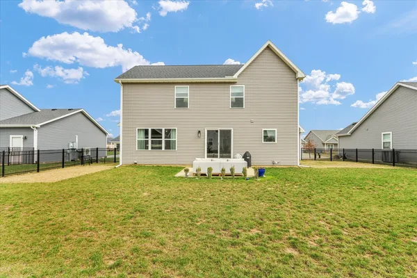 $535,000 | 1403 Winterberry Road, Savoy, IL 61874