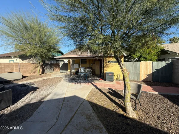 a view of a house with backyard and sitting area