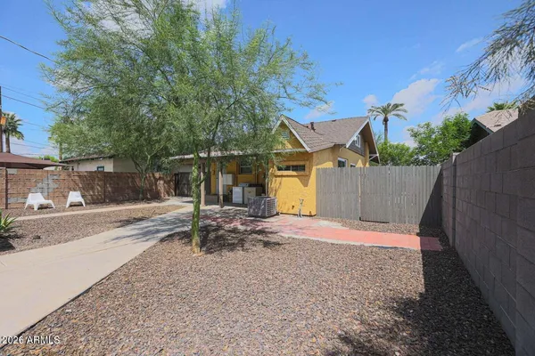 a backyard of a house with basket ball court