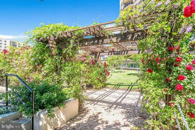 $2,930 | 8360 Greensboro Drive, Unit 208, McLean, VA 22102