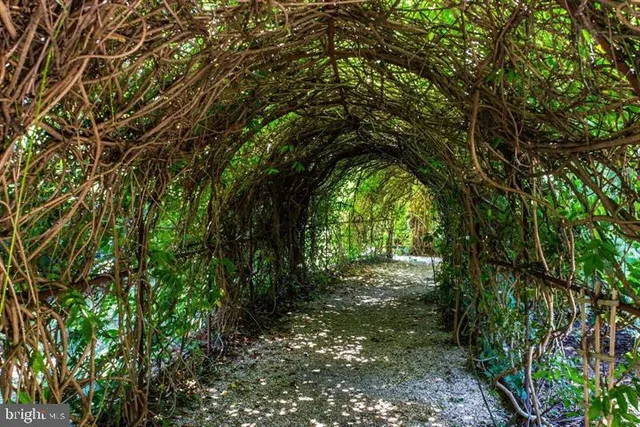 $2,930 | 8360 Greensboro Drive, Unit 208, McLean, VA 22102