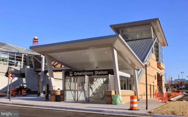 $2,930 | 8360 Greensboro Drive, Unit 208, McLean, VA 22102