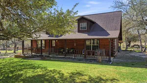 $695,000 | 828 Shady Grove Lane, Adkins, TX 78101