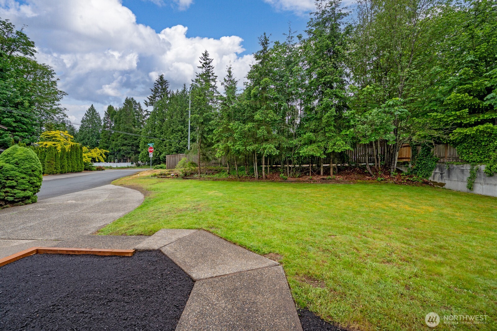 13804 Redmond Way Redmond, WA 98052 - Photo 20 of 25