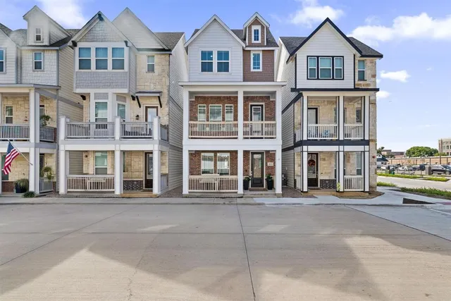 $2,750 | 203 South Village Way, Lewisville, TX 75057