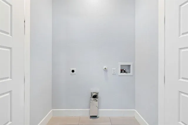 $2,750 | 203 South Village Way, Lewisville, TX 75057