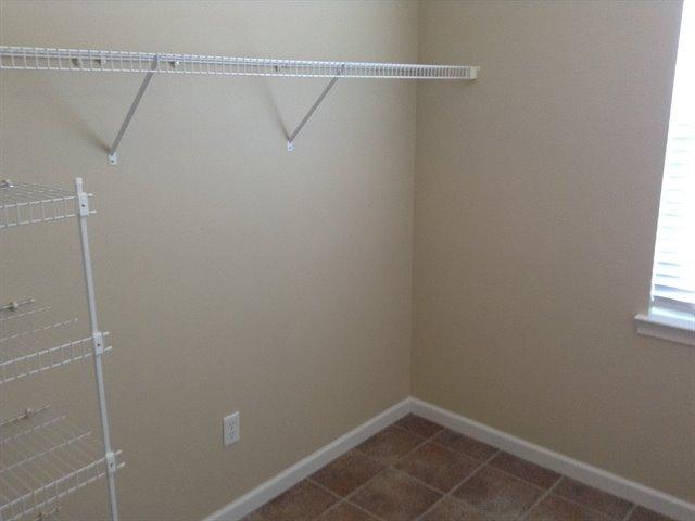 5323 Rivers Edge Boulevard Dayton, OH 45414 - Photo 4 of 10