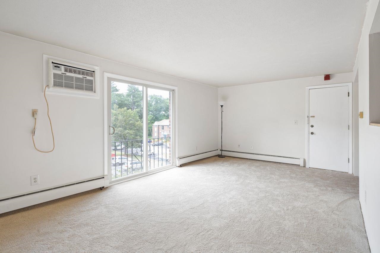 109 English Village Road, Unit 301 Manchester, NH 03102 - Photo 16 of 34