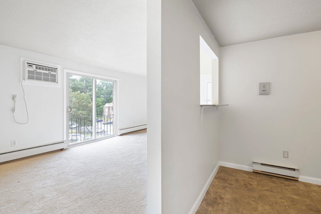 109 English Village Road, Unit 301 Manchester, NH 03102 - Photo 17 of 34