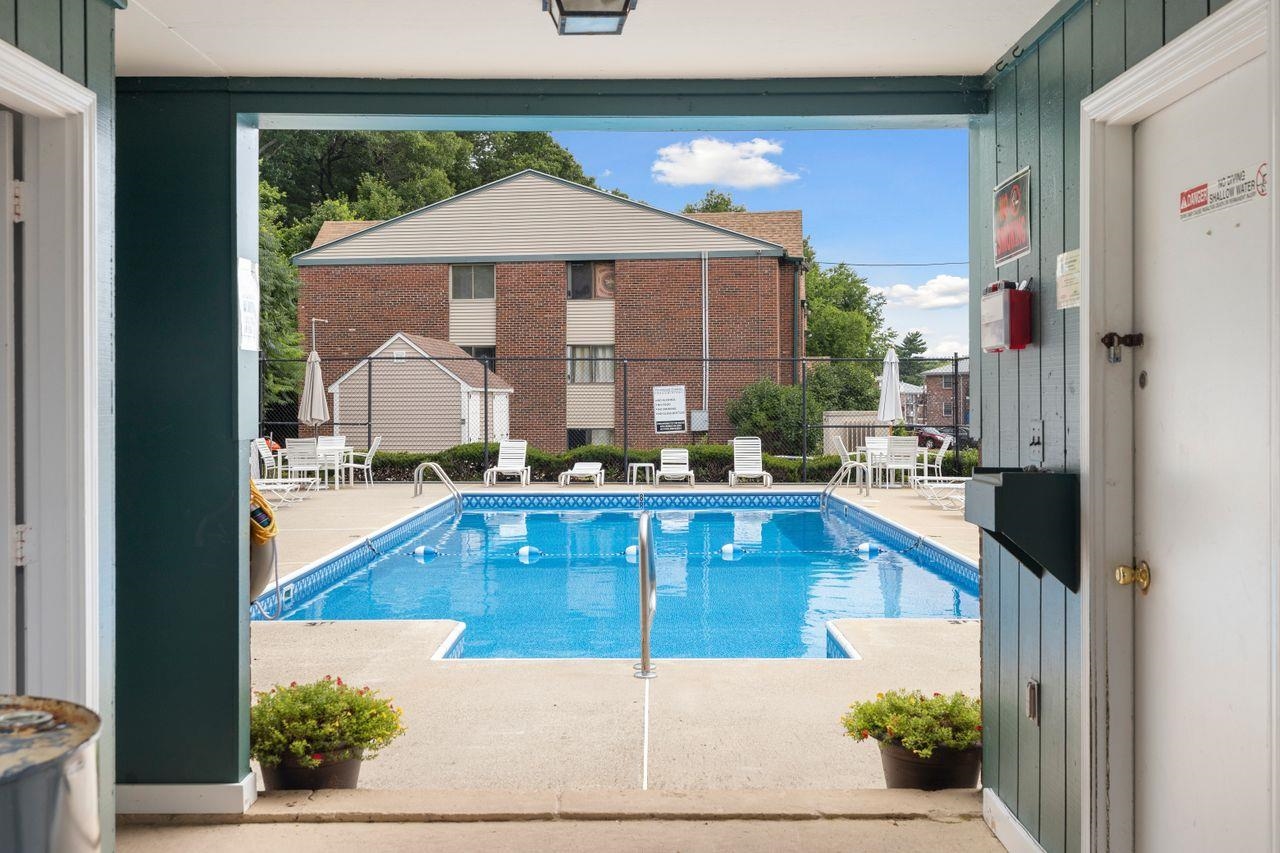 109 English Village Road, Unit 301 Manchester, NH 03102 - Photo 30 of 34