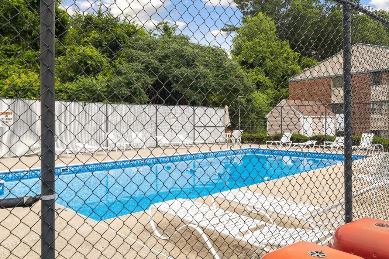 109 English Village Road, Unit 301 Manchester, NH 03102 - Photo 31 of 34