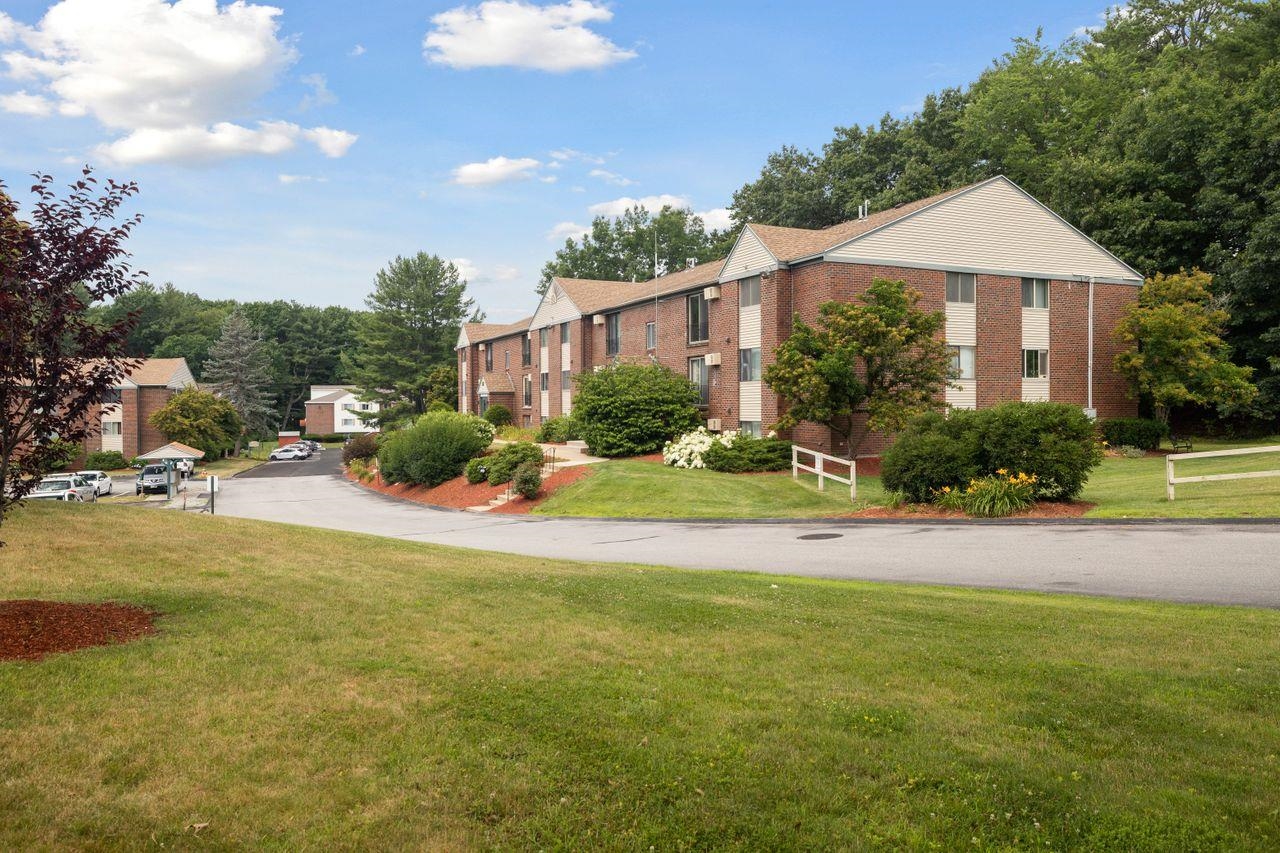 109 English Village Road, Unit 301 Manchester, NH 03102 - Photo 4 of 34