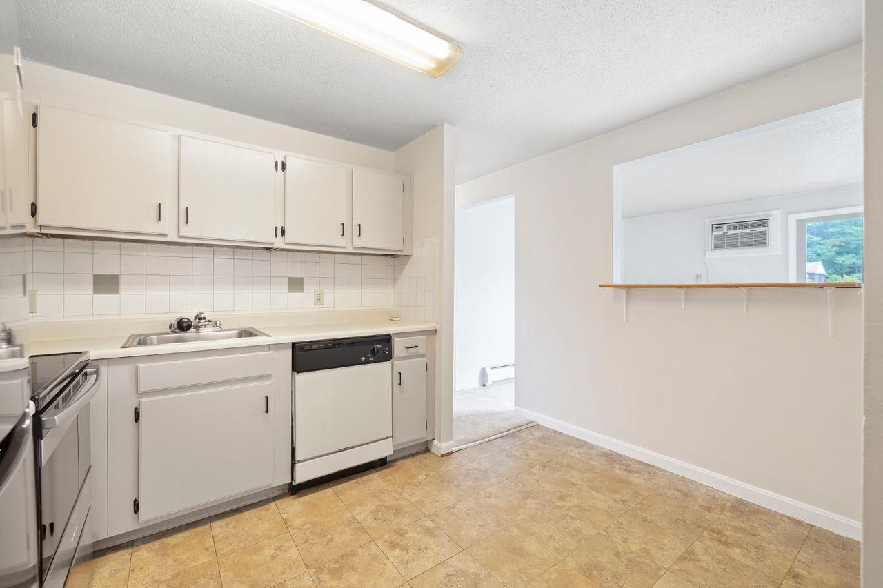 109 English Village Road, Unit 301 Manchester, NH 03102 - Photo 7 of 34