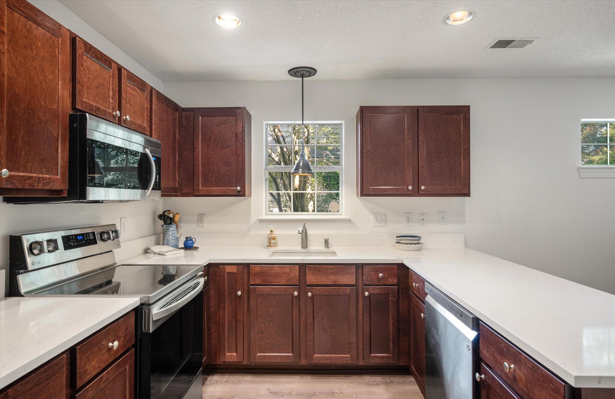 3108 Queensgate Way Mount Pleasant, SC 29466 - Photo 9 of 35 Kitchen