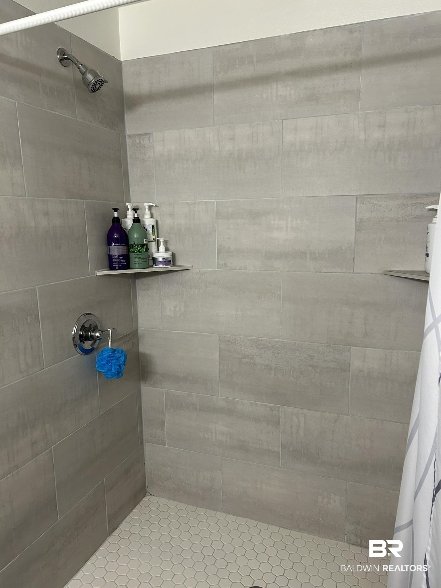 2 Canterberry Circle Foley, AL 36535 - Photo 11 of 24 Full bathroom with tiled shower