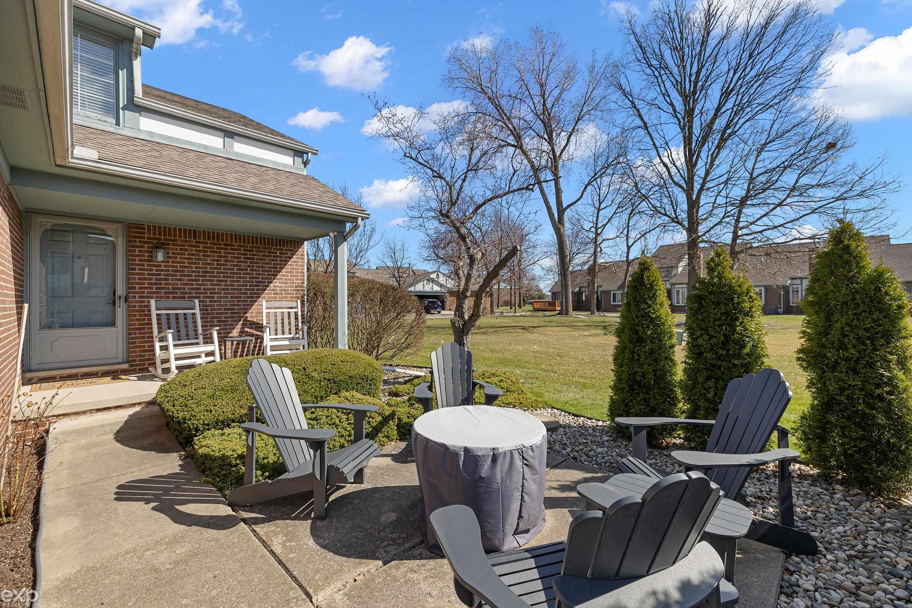 15280 Roxbury Circle Macomb, MI 48044 - Photo 6 of 40 50137115-6ec067a9-25f0-45b5-9e18-c42d8b2d4db1.JPG