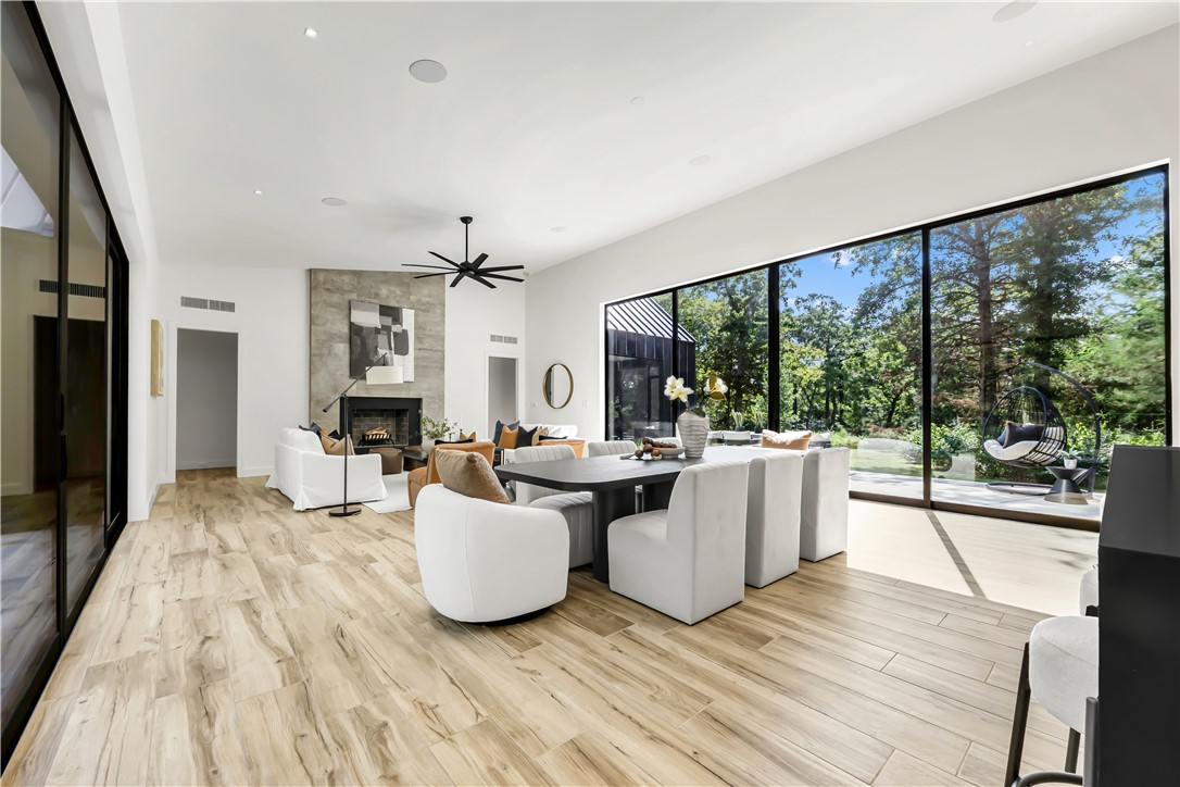 11851 Hopes Creek Road College Station, TX 77845 - Photo 13 of 50 a living room with furniture and a large window