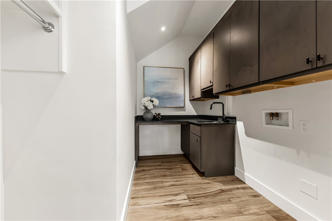 11851 Hopes Creek Road College Station, TX 77845 - Photo 33 of 50 a bathroom with a sink and a mirror