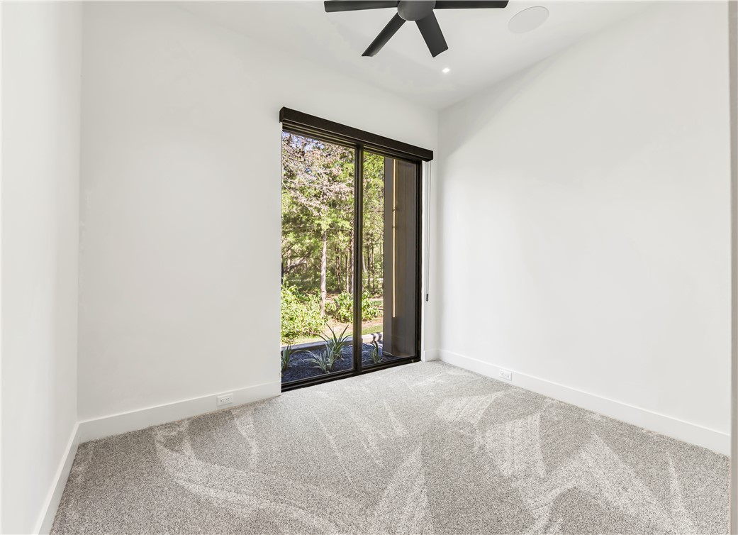 11851 Hopes Creek Road College Station, TX 77845 - Photo 34 of 50 an empty room with a window and a fan