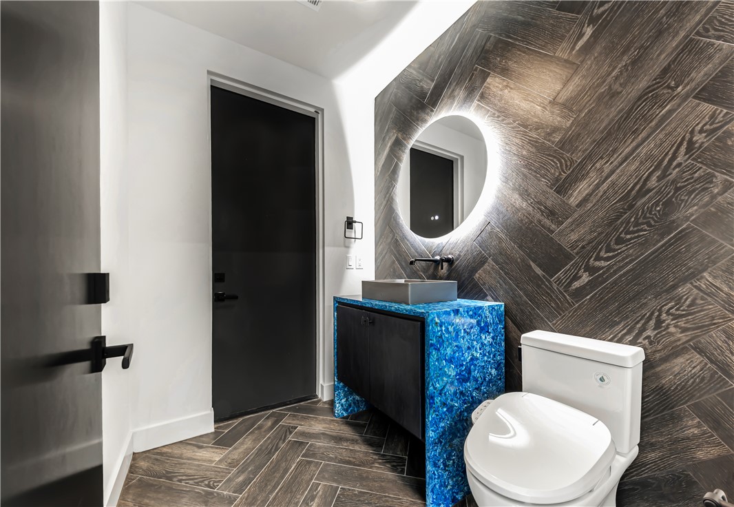 11851 Hopes Creek Road College Station, TX 77845 - Photo 44 of 50 a bathroom with a toilet and a sink