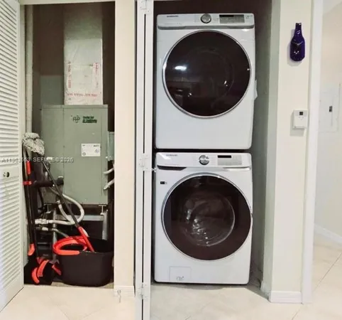 $2,800 | 2080 Ocean Drive, Hallandale Beach, FL 33009