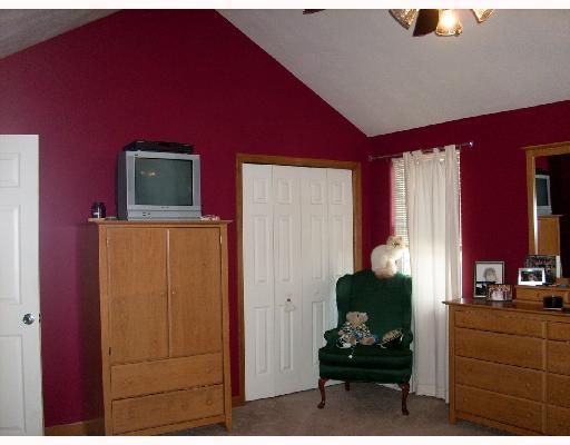 122 East Country Barn Road Houston, PA 15342 - Photo 2 of 8 Gallery Image 2