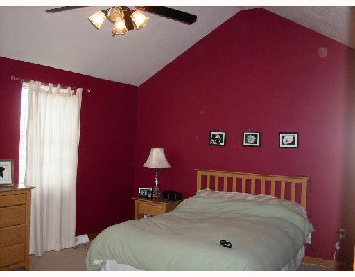 122 East Country Barn Road Houston, PA 15342 - Photo 3 of 8 Gallery Image 3