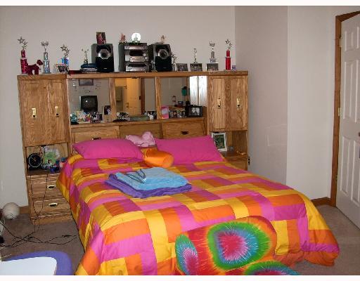 122 East Country Barn Road Houston, PA 15342 - Photo 4 of 8 Gallery Image 4