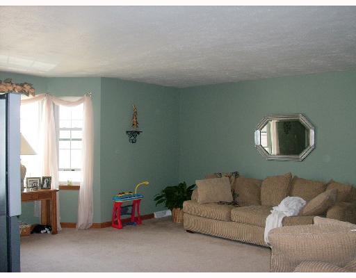 122 East Country Barn Road Houston, PA 15342 - Photo 7 of 8 Gallery Image 7