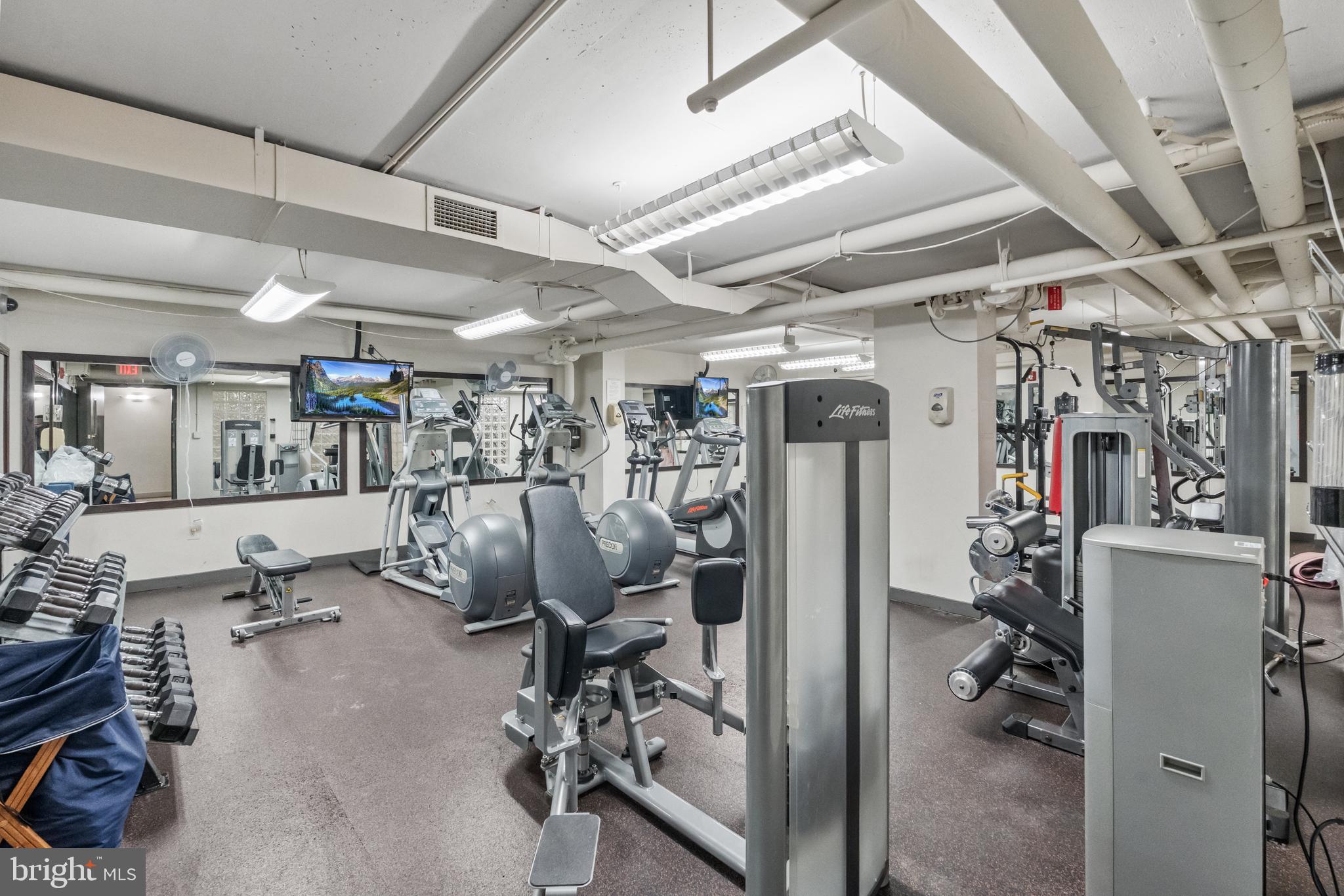 950 25th Street Northwest, Unit 717 Washington, DC 20037 - Photo 12 of 19 a view of a room with gym equipment