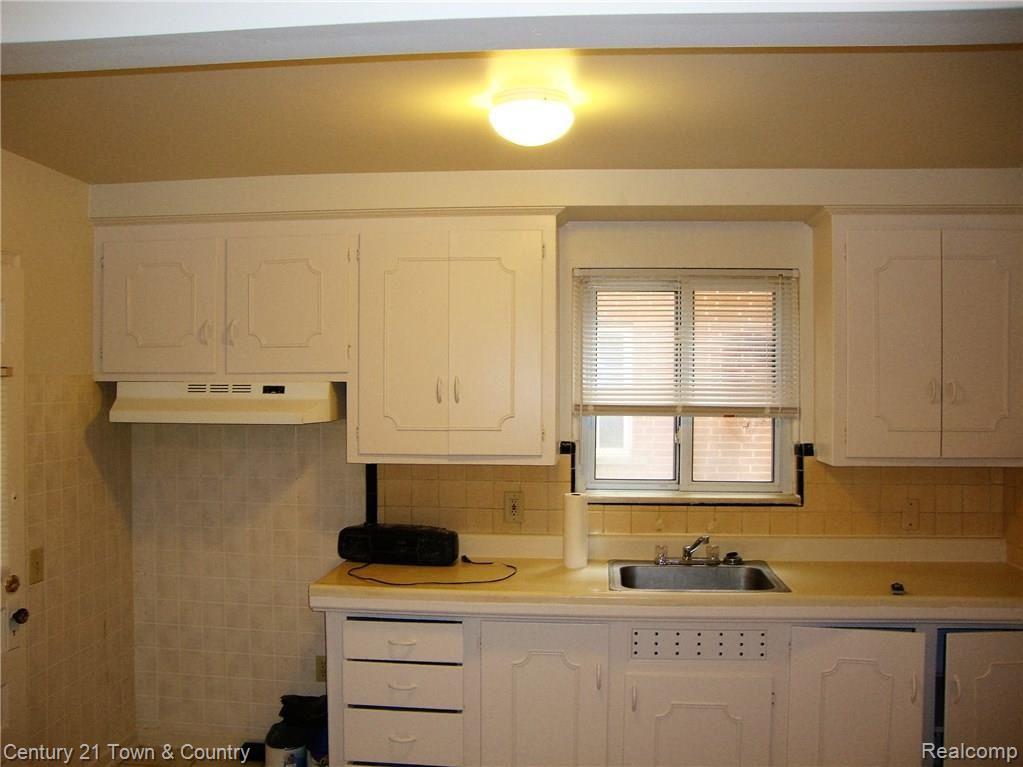 180 Alter Road Detroit, MI 48215 - Photo 25 of 35