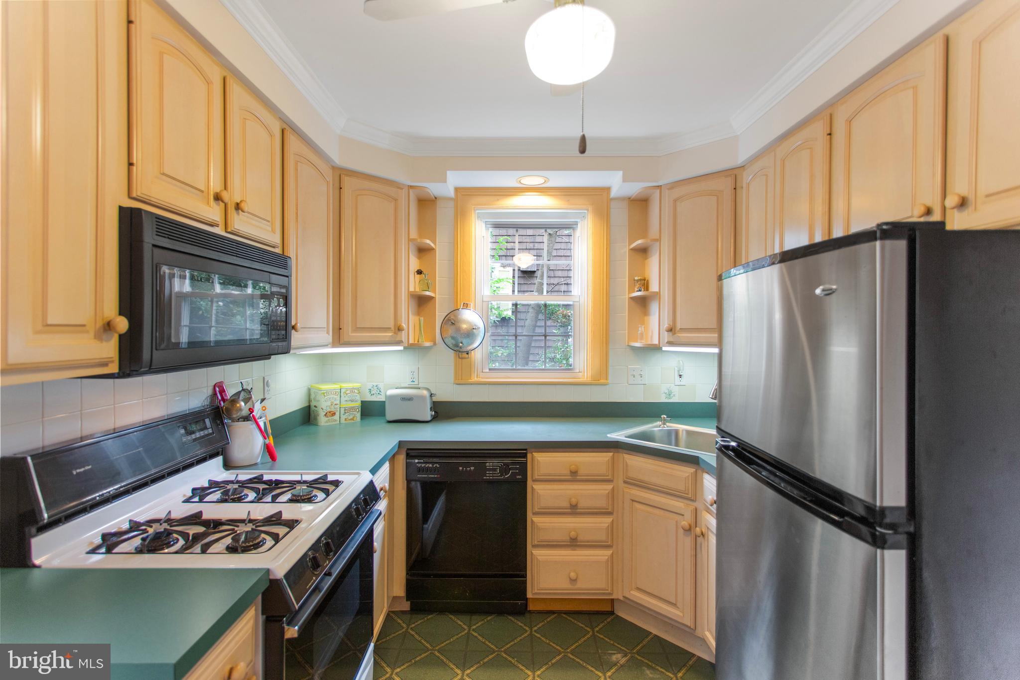 719 Brookwood Road Baltimore, MD 21229 - Photo 14 of 40 Lovely kitchen
