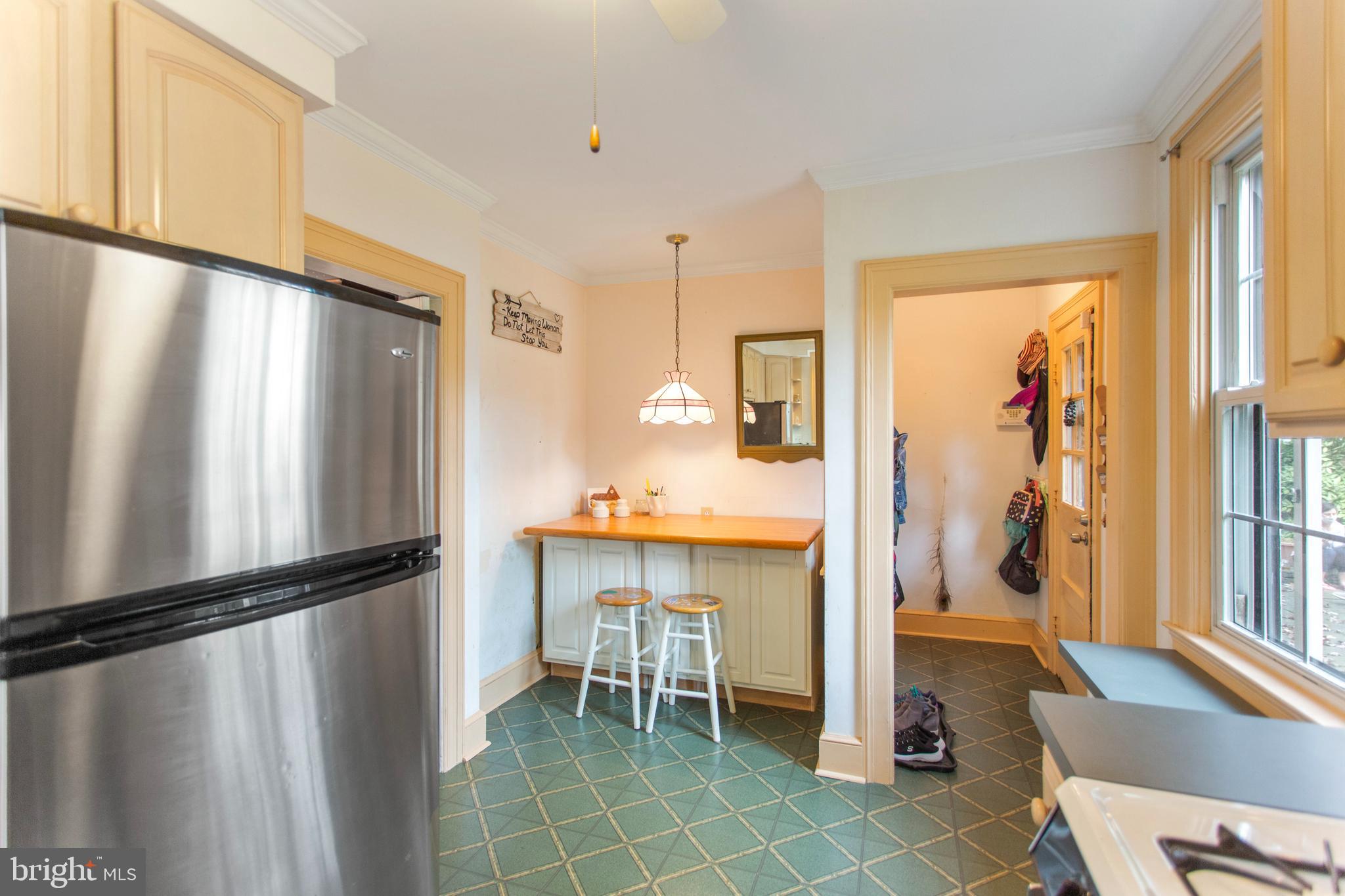 719 Brookwood Road Baltimore, MD 21229 - Photo 15 of 40 Kitchen with breakfast nook