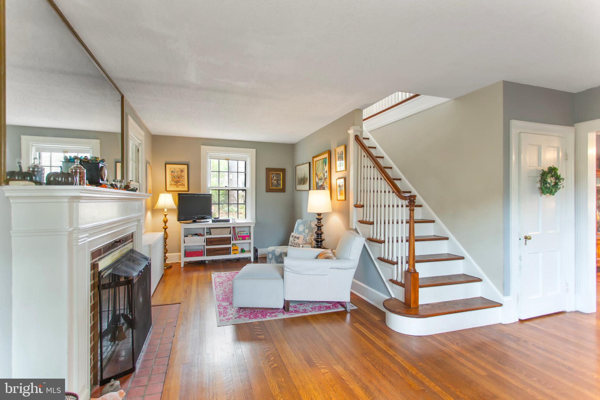 719 Brookwood Road Baltimore, MD 21229 - Photo 5 of 40 Gracious and welcoming