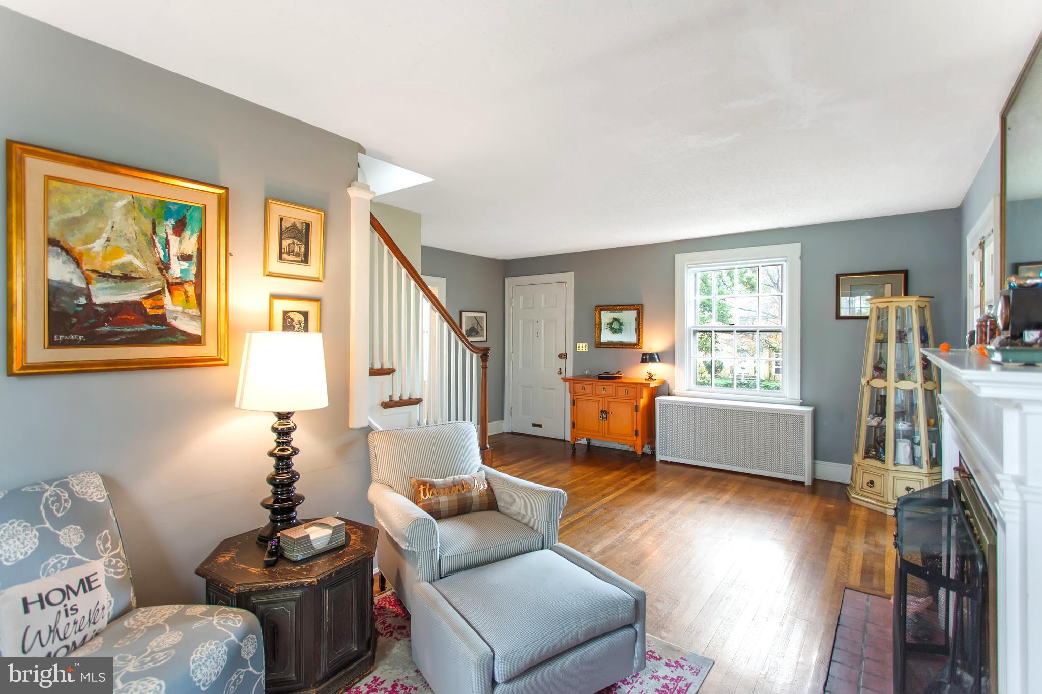 719 Brookwood Road Baltimore, MD 21229 - Photo 9 of 40 Living room perfect for entertaining