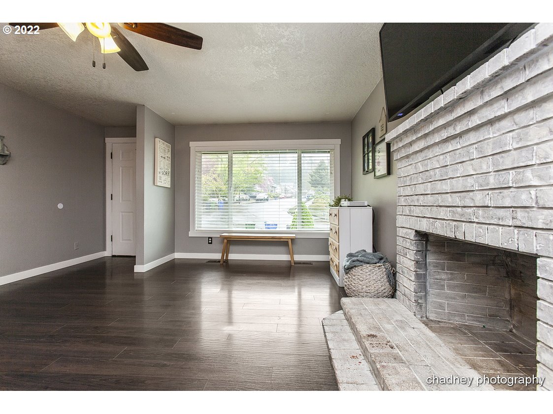 36315 Yocum Loop Sandy, OR 97055 - Photo 5 of 32 Gallery Image 5