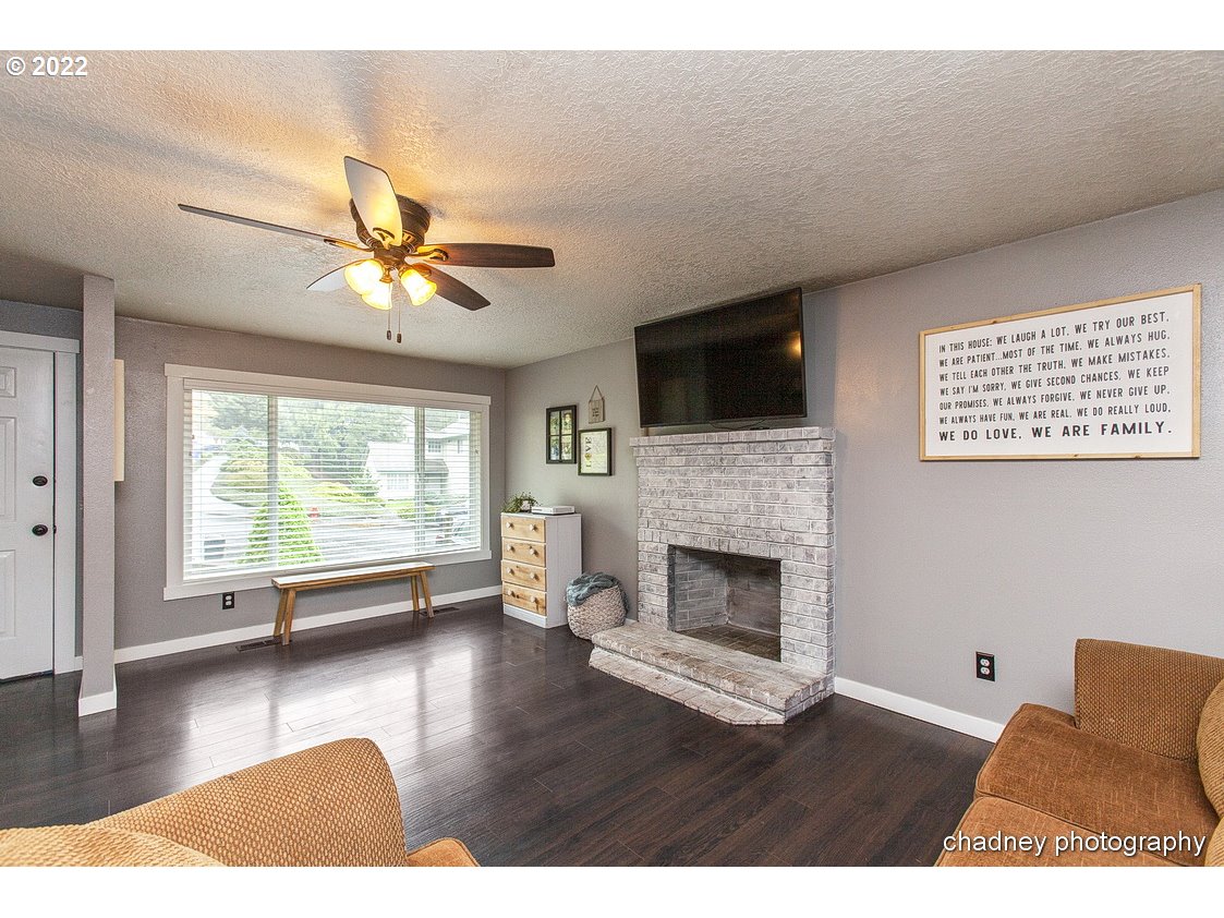 36315 Yocum Loop Sandy, OR 97055 - Photo 6 of 32 Gallery Image 6