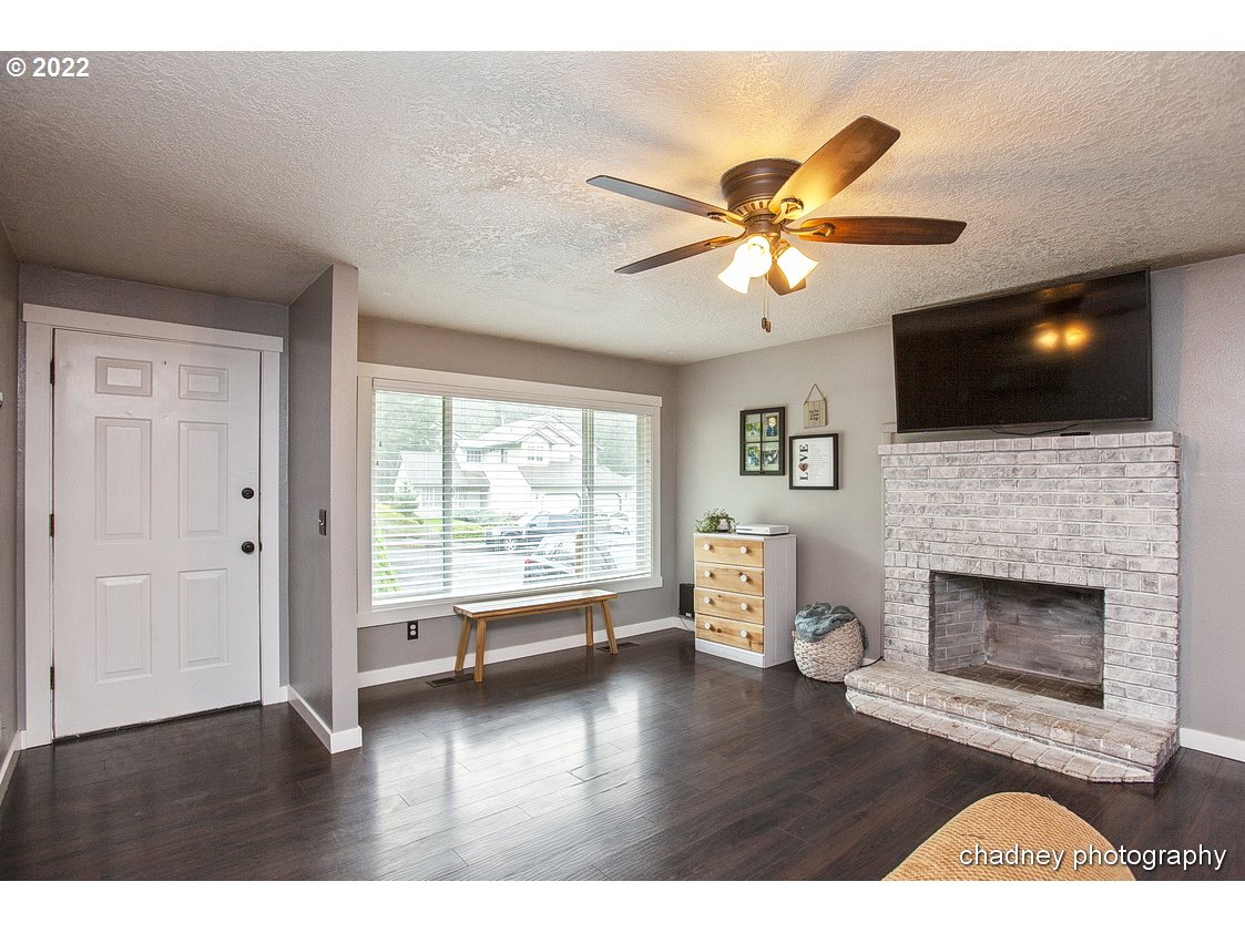 36315 Yocum Loop Sandy, OR 97055 - Photo 7 of 32 Gallery Image 7