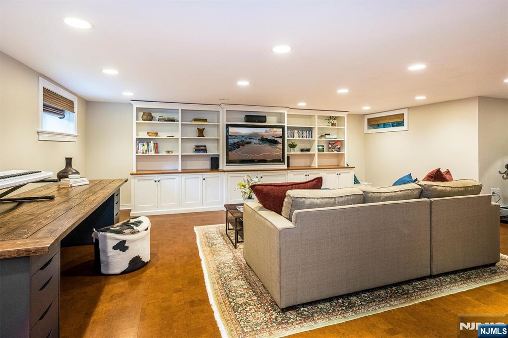 42 Hamilton Road Glen Ridge, NJ 07028 - Photo 26 of 44 Gallery Image 26