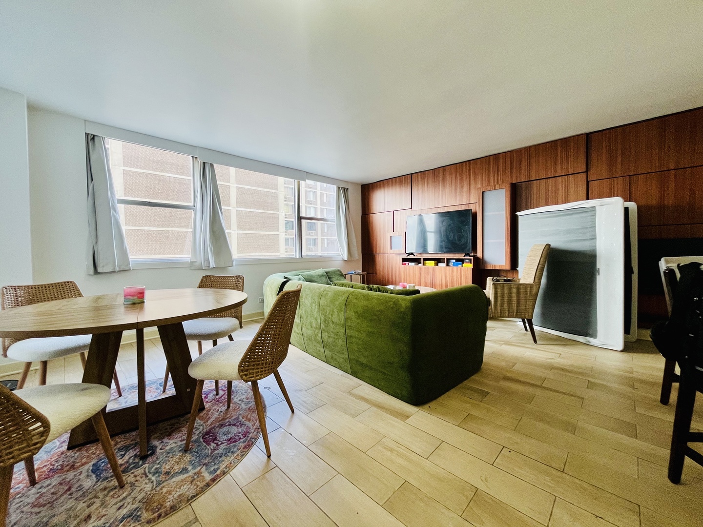 6301 North Sheridan Road, Unit 15C Chicago, IL 60660 - Photo 2 of 20